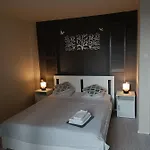 Old Town Within ブカレスト